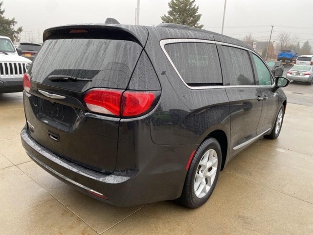 Certified 2017 Chrysler Pacifica Touring-L Van