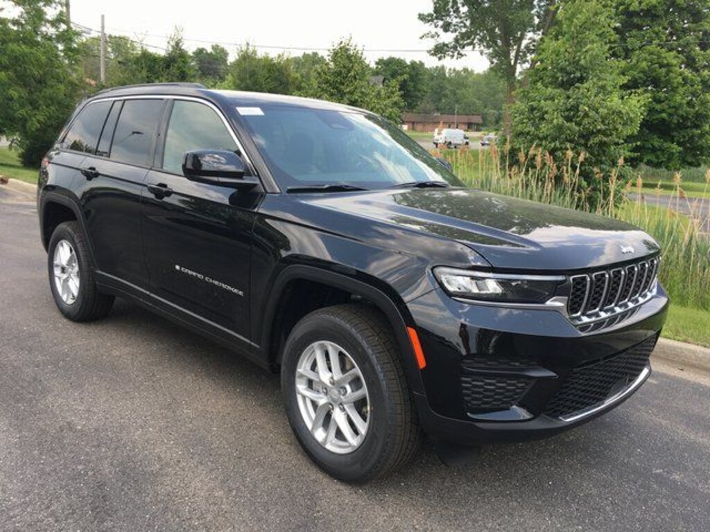 New 2025 Jeep Grand Cherokee Laredo SUV