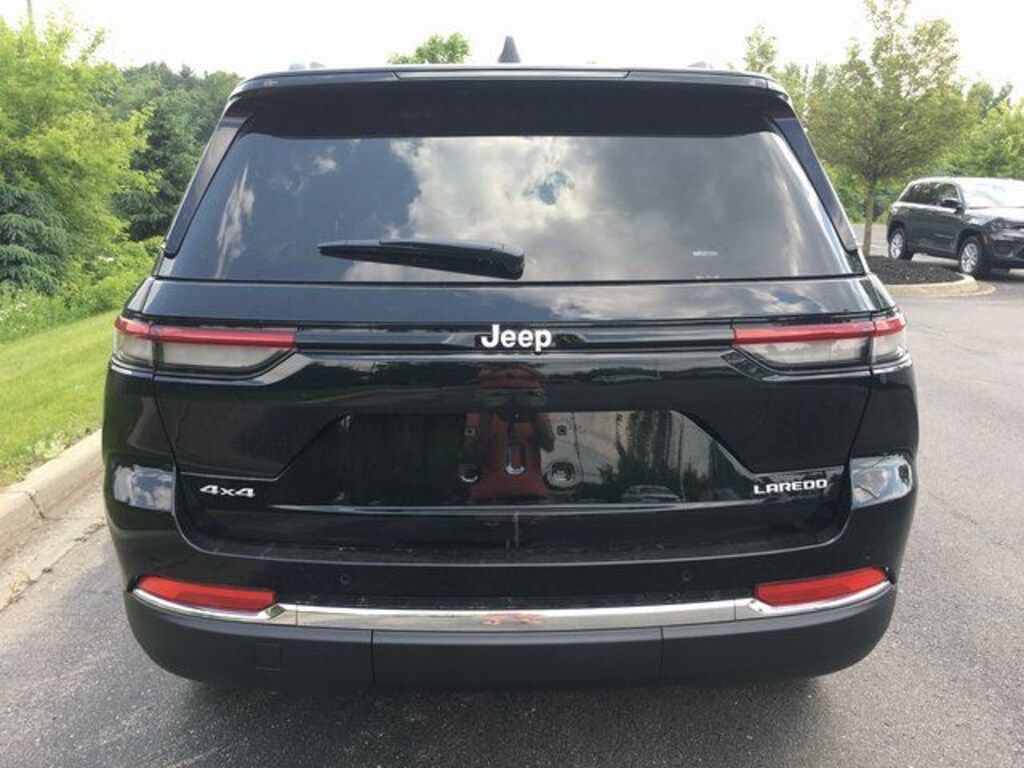 New 2025 Jeep Grand Cherokee Laredo SUV