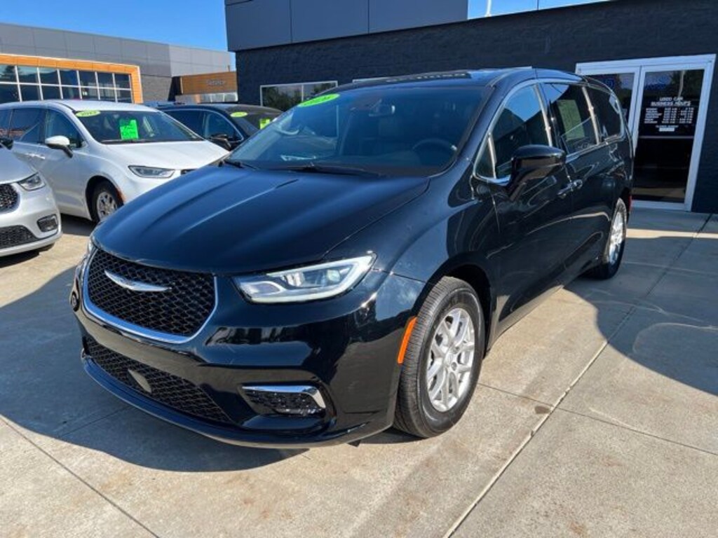 Certified 2026 Chrysler Pacifica Select Van Passenger Van