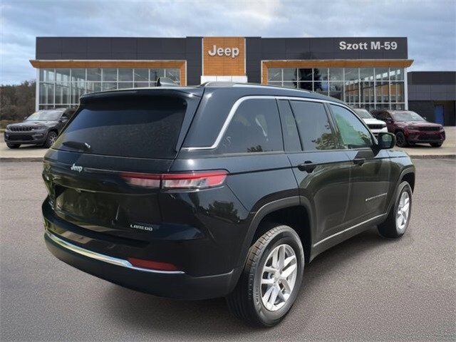 2023 Jeep Grand Cherokee Laredo photo 3