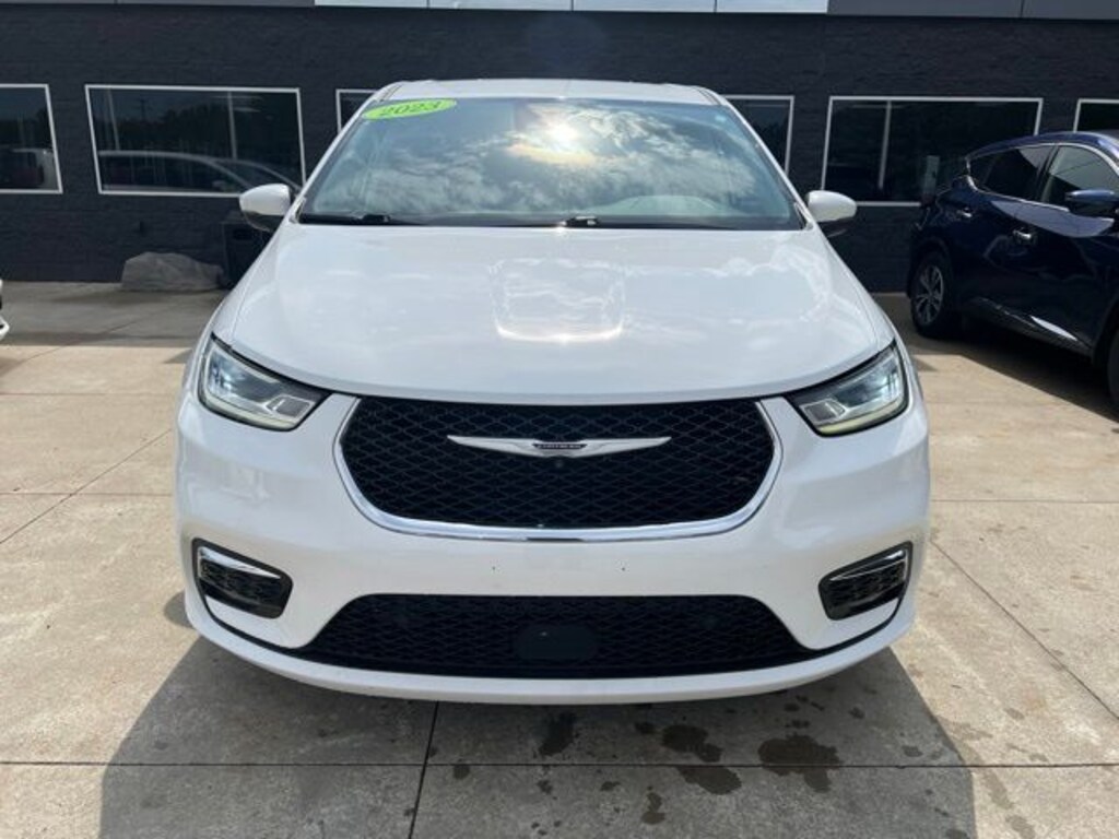 Certified 2023 Chrysler Pacifica Touring L Van Passenger Van