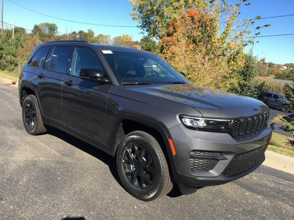 New 2025 Jeep Grand Cherokee Laredo SUV