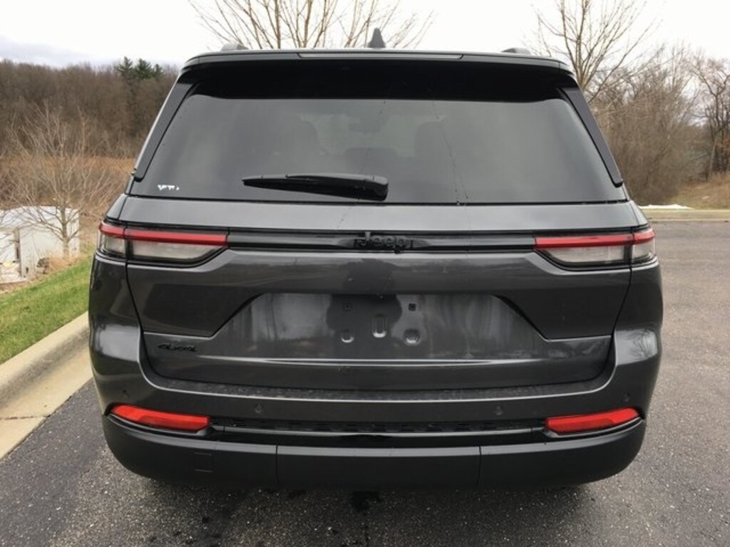 New 2025 Jeep Grand Cherokee Laredo SUV