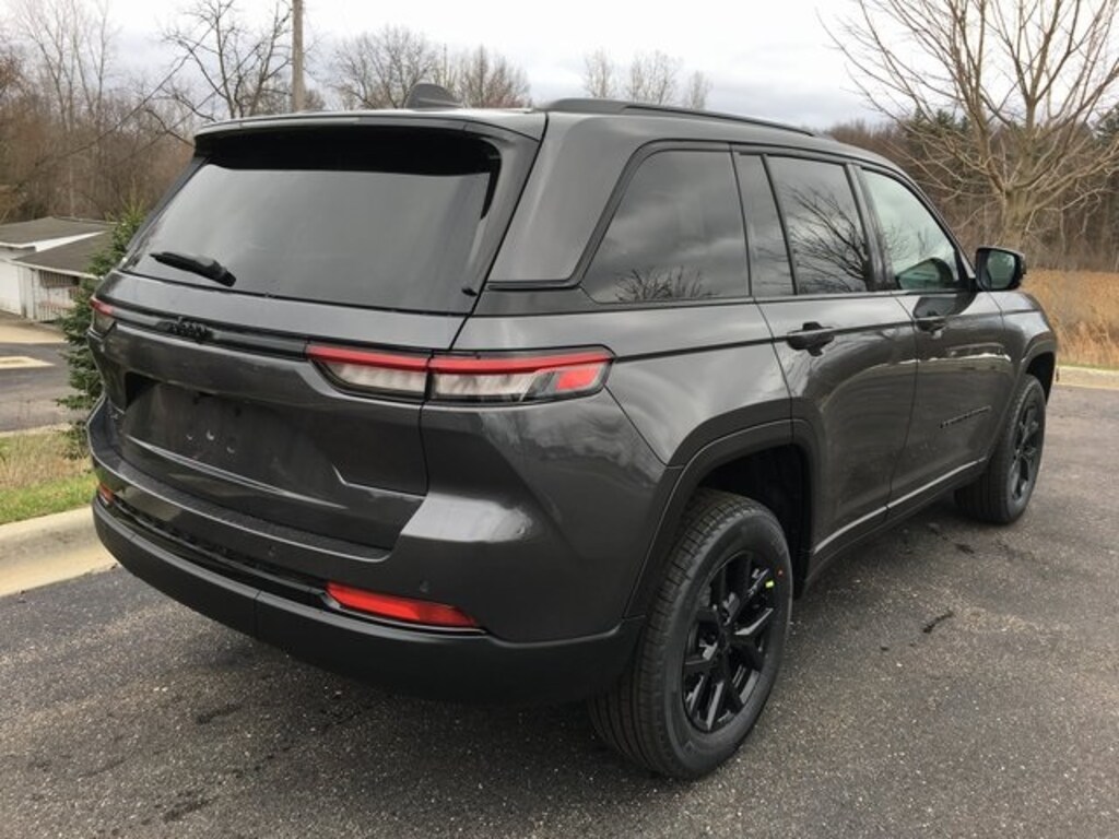 New 2025 Jeep Grand Cherokee Laredo SUV
