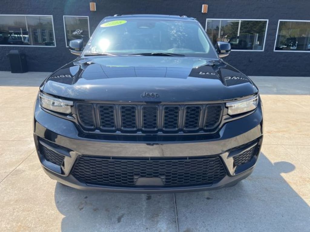 Certified 2025 Jeep Grand Cherokee Laredo SUV