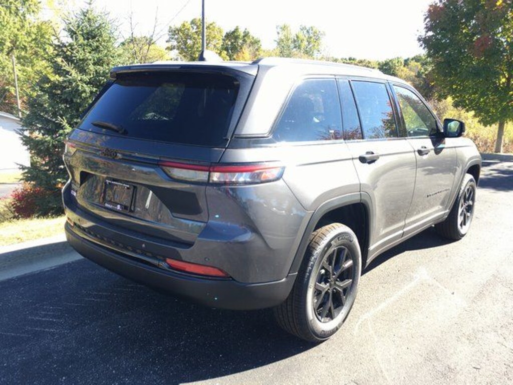 New 2025 Jeep Grand Cherokee Laredo SUV
