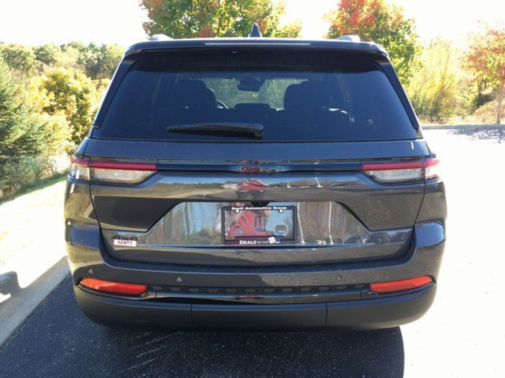 New 2025 Jeep Grand Cherokee Laredo SUV