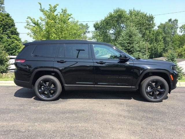 2025 Jeep Grand Cherokee Limited photo 2