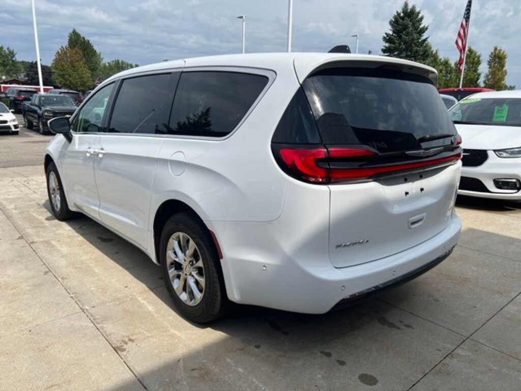 Certified 2023 Chrysler Pacifica Touring L Van Passenger Van
