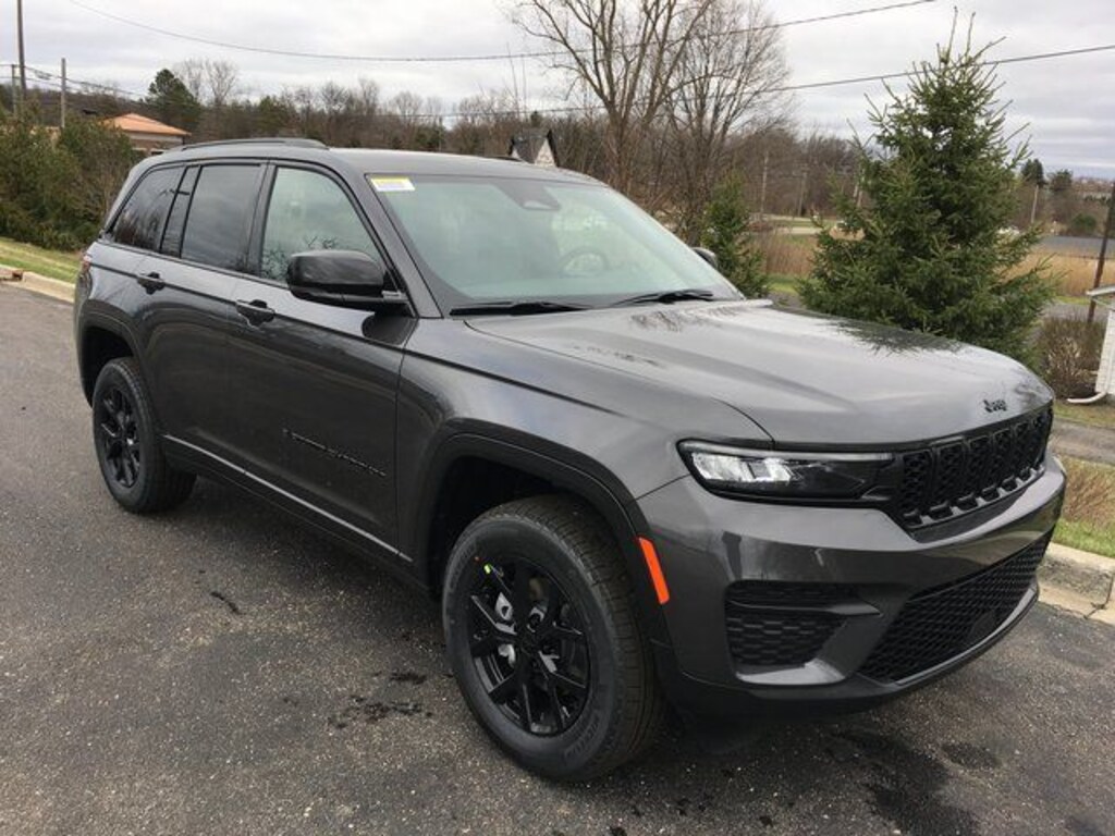New 2025 Jeep Grand Cherokee Laredo SUV