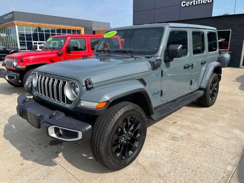 Used 2025 Jeep Wrangler 4xe Sahara SUV