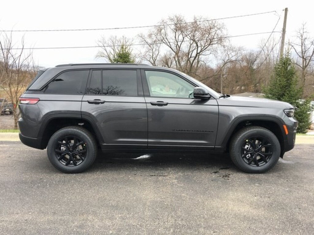 New 2025 Jeep Grand Cherokee Laredo SUV