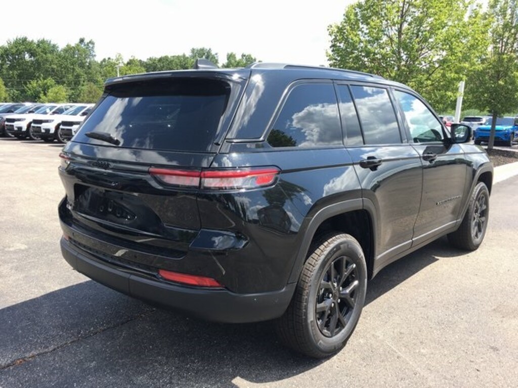 New 2025 Jeep Grand Cherokee Laredo SUV