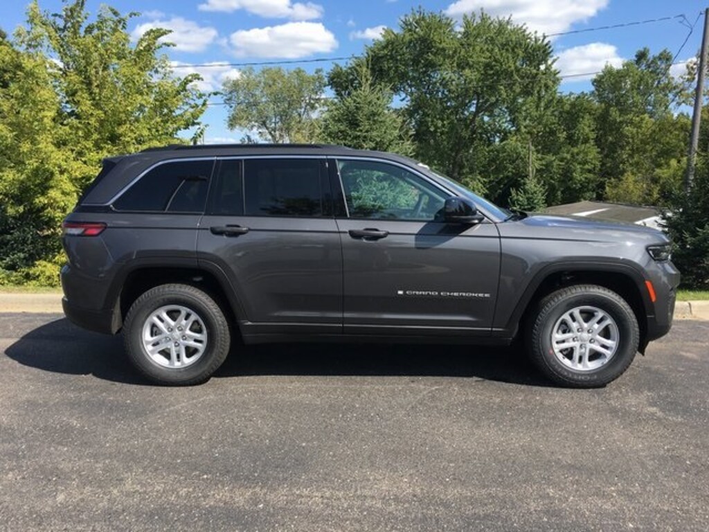 New 2025 Jeep Grand Cherokee Laredo SUV