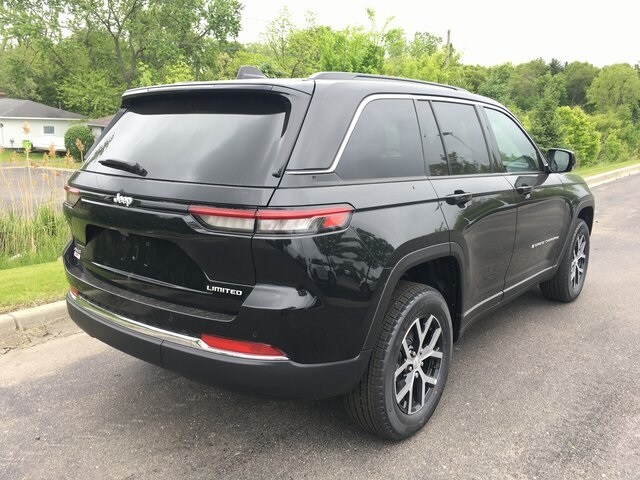 2025 Jeep Grand Cherokee Limited photo 3