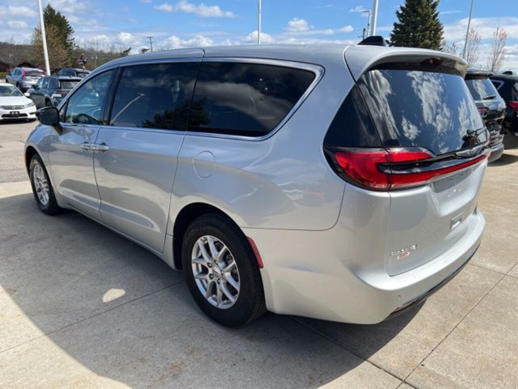 Used 2024 Chrysler Pacifica Touring L Van Passenger Van
