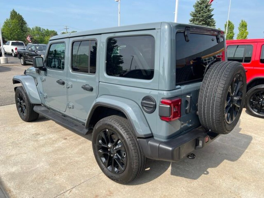 Used 2025 Jeep Wrangler 4xe Sahara SUV
