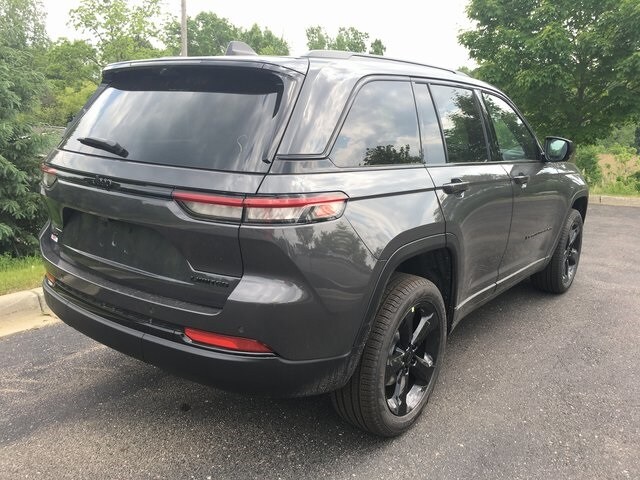 2025 Jeep Grand Cherokee Limited photo 3