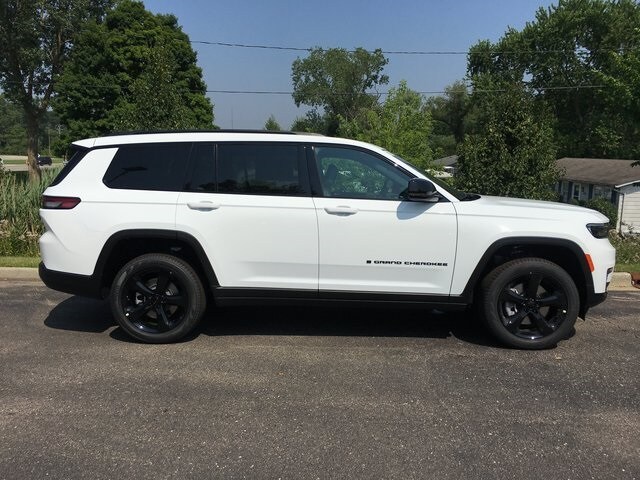 2025 Jeep Grand Cherokee Limited photo 2