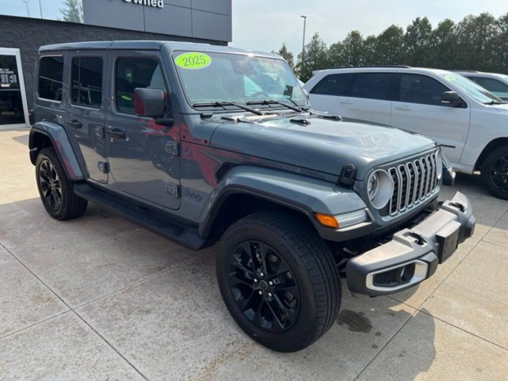 Used 2025 Jeep Wrangler 4xe Sahara SUV
