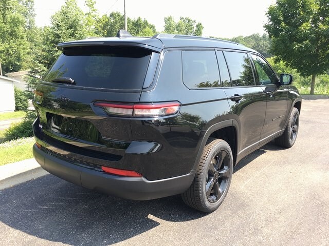 2025 Jeep Grand Cherokee Limited photo 3