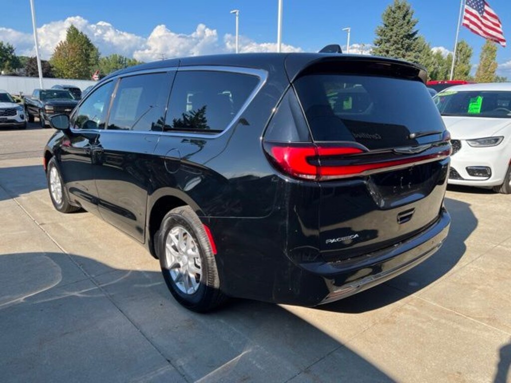 Certified 2026 Chrysler Pacifica Select Van Passenger Van