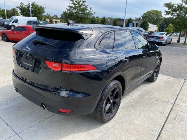 2017 Jaguar F-PACE Premium photo 2