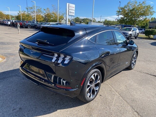 2021 Ford Mustang Mach-E Premium photo 3