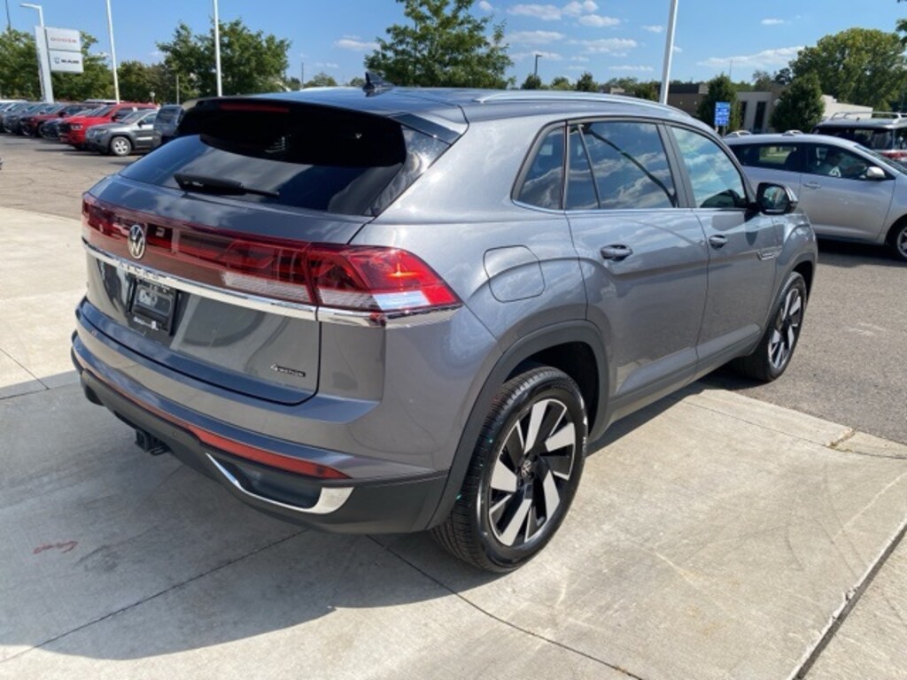 Used 2024 Volkswagen Atlas Cross Sport 2.0T SE w/Technology SUV