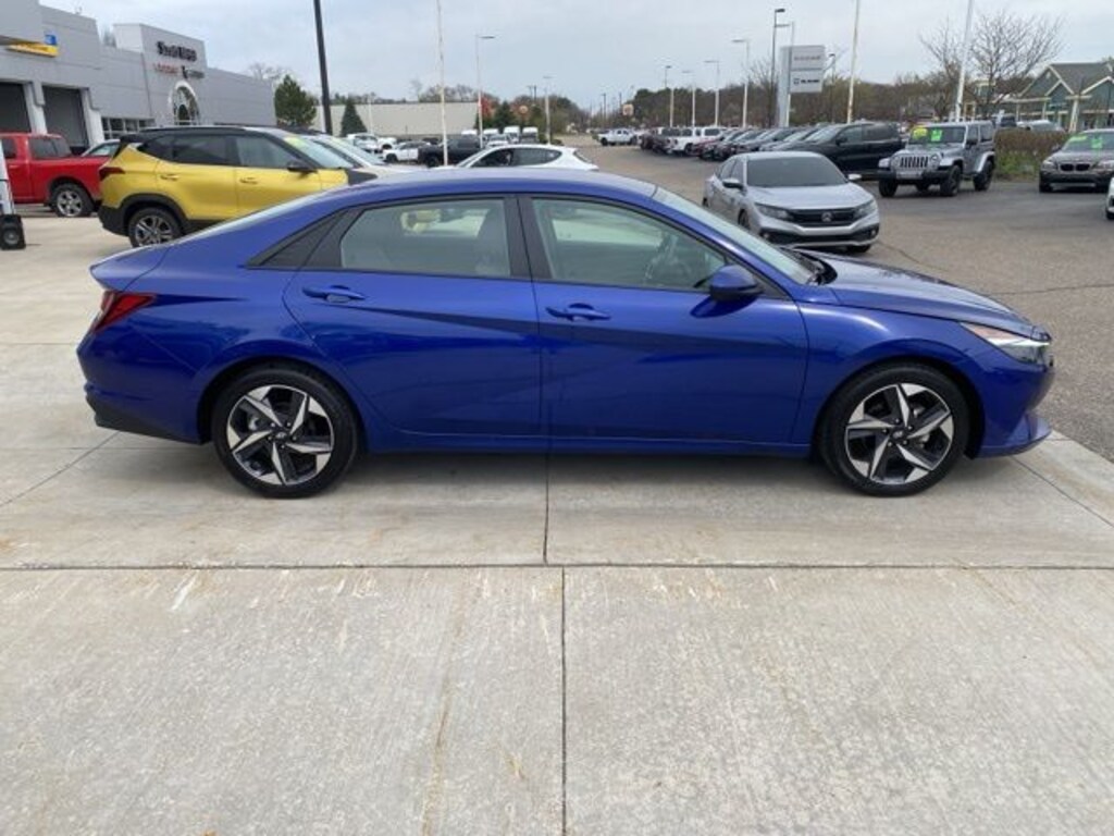Used 2023 Hyundai Elantra SEL Sedan