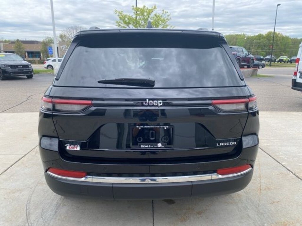 Used 2024 Jeep Grand Cherokee Laredo SUV