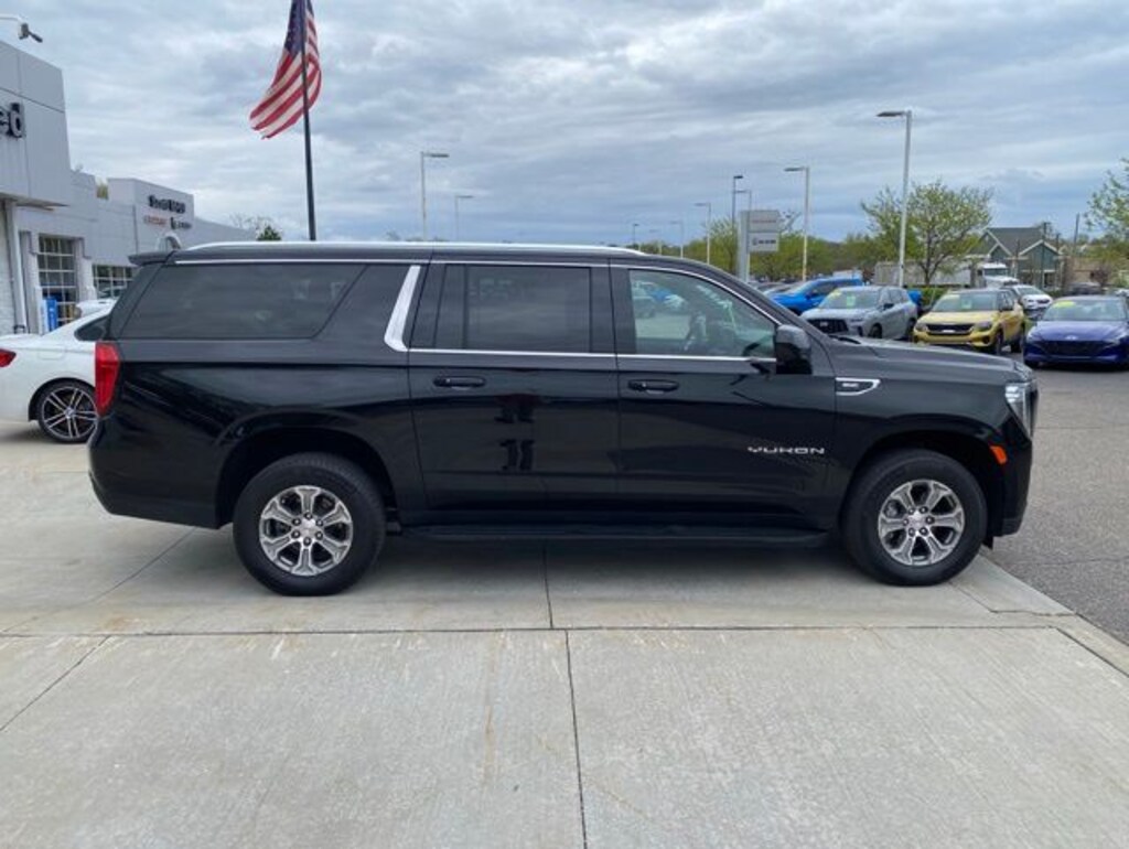 Used 2024 GMC Yukon XL SLE SUV