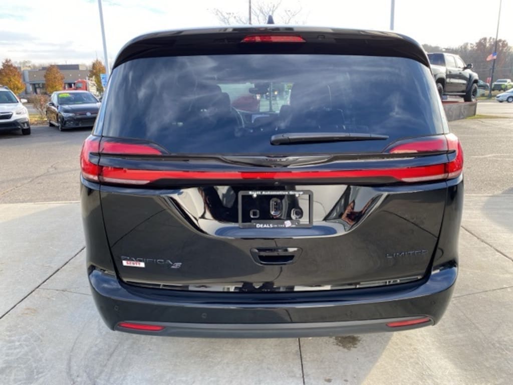 Used 2025 Chrysler Pacifica Limited Van Passenger Van