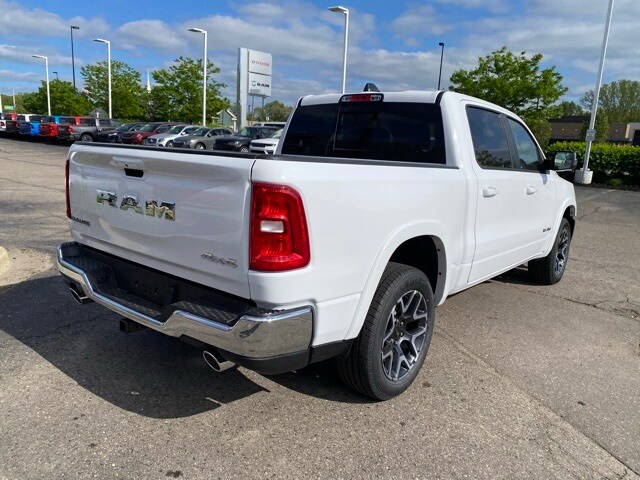 2025 Ram 1500 Laramie photo 3
