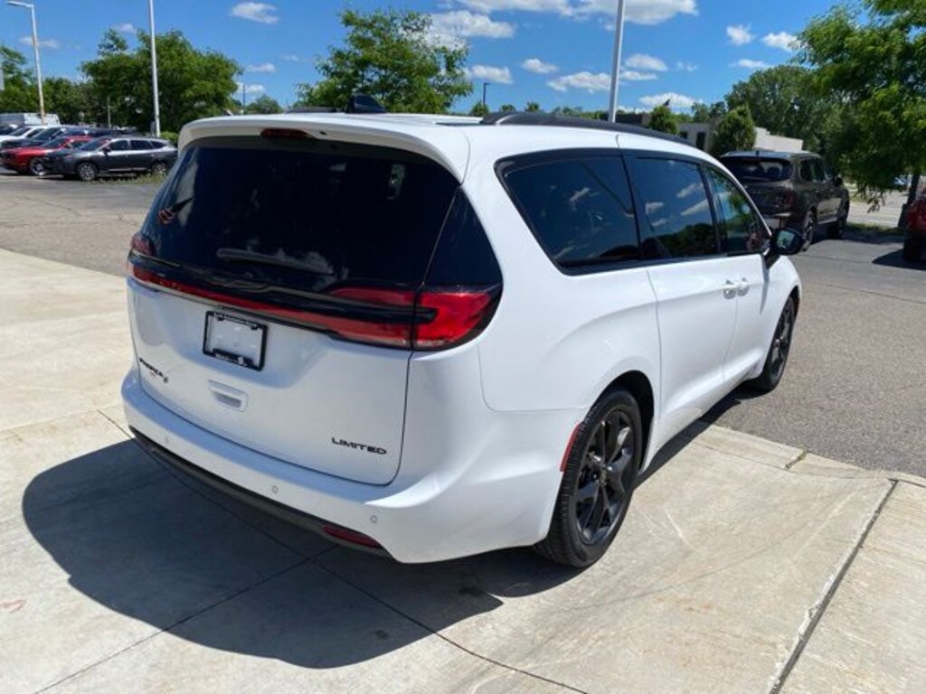 Used 2025 Chrysler Pacifica Limited Van Passenger Van