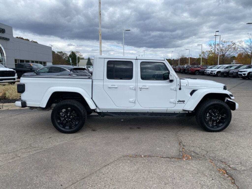 Used 2022 Jeep Gladiator Overland Truck Crew Cab