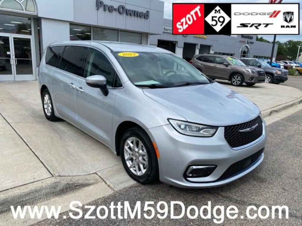 Used 2023 Chrysler Pacifica Touring L Van Passenger Van