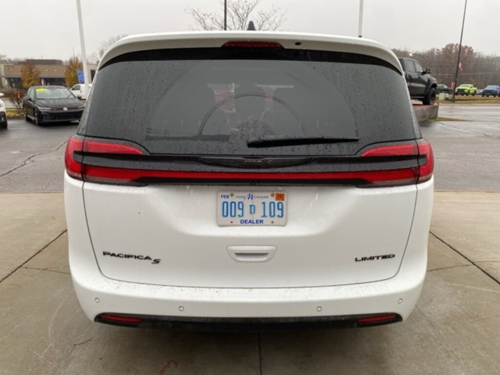 Used 2025 Chrysler Pacifica Limited Van Passenger Van