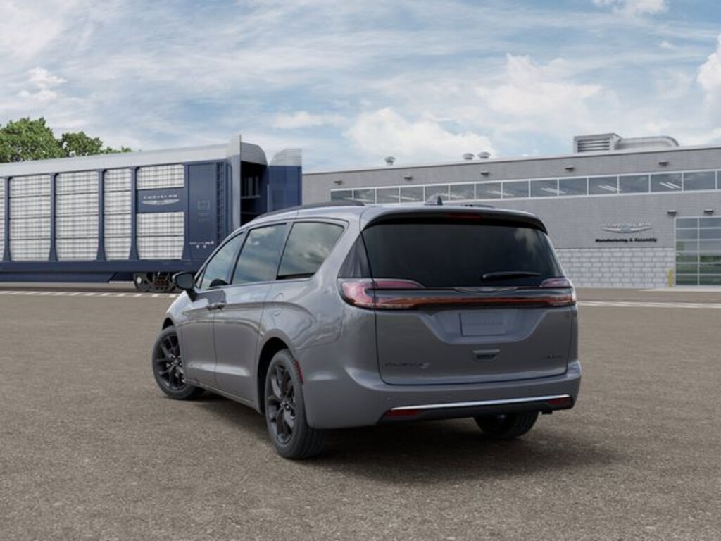 New 2025 Chrysler Pacifica Limited Van Passenger Van