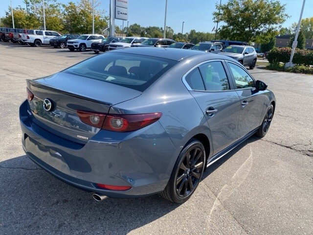 2022 Mazda Mazda3 Sedan Carbon photo 3
