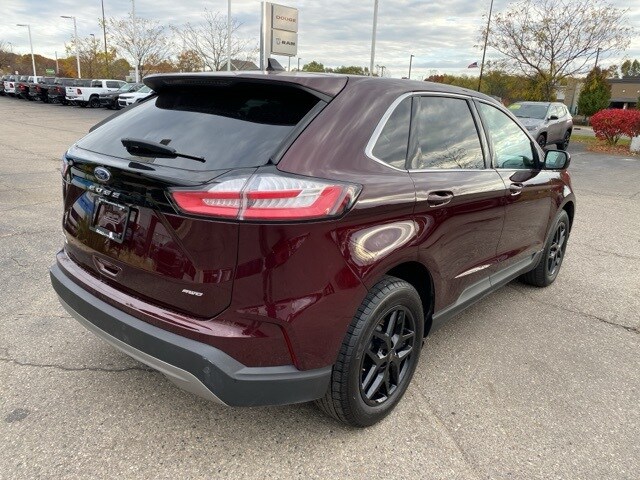 2024 Ford Edge SEL photo 3