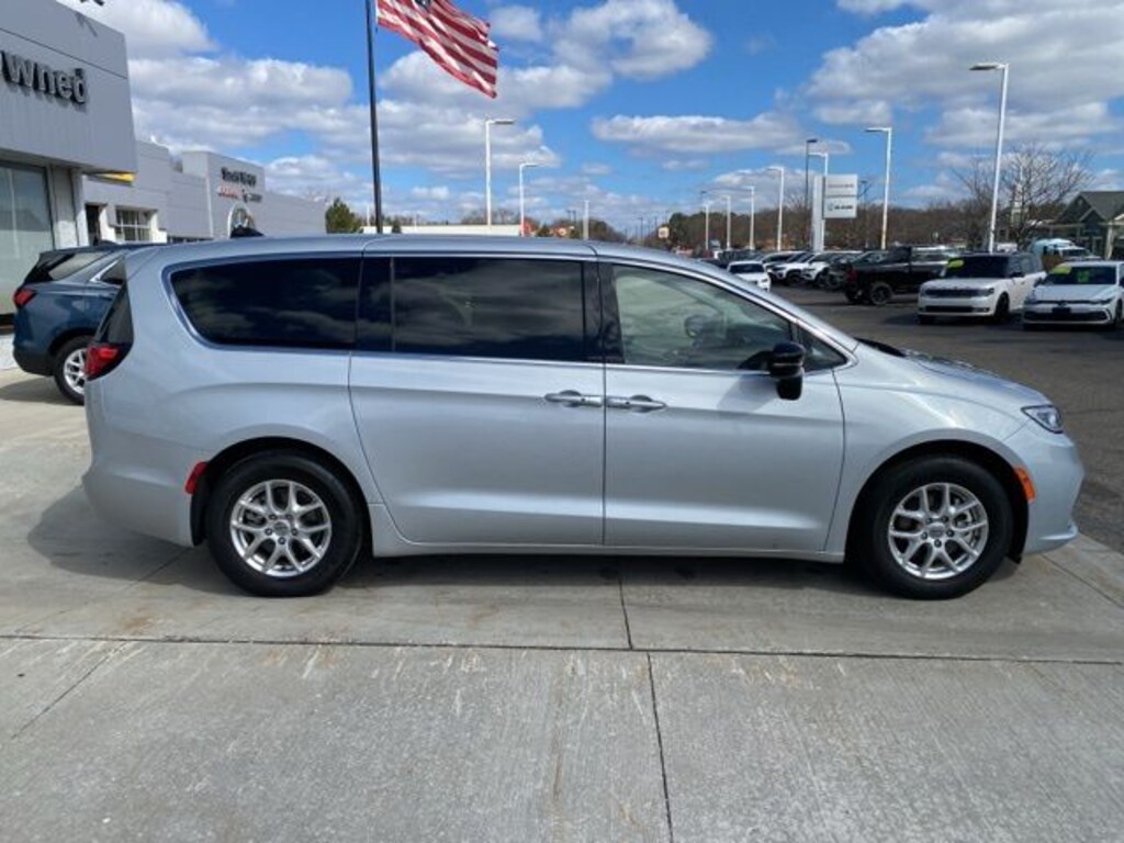 Used 2024 Chrysler Pacifica Touring L Van Passenger Van