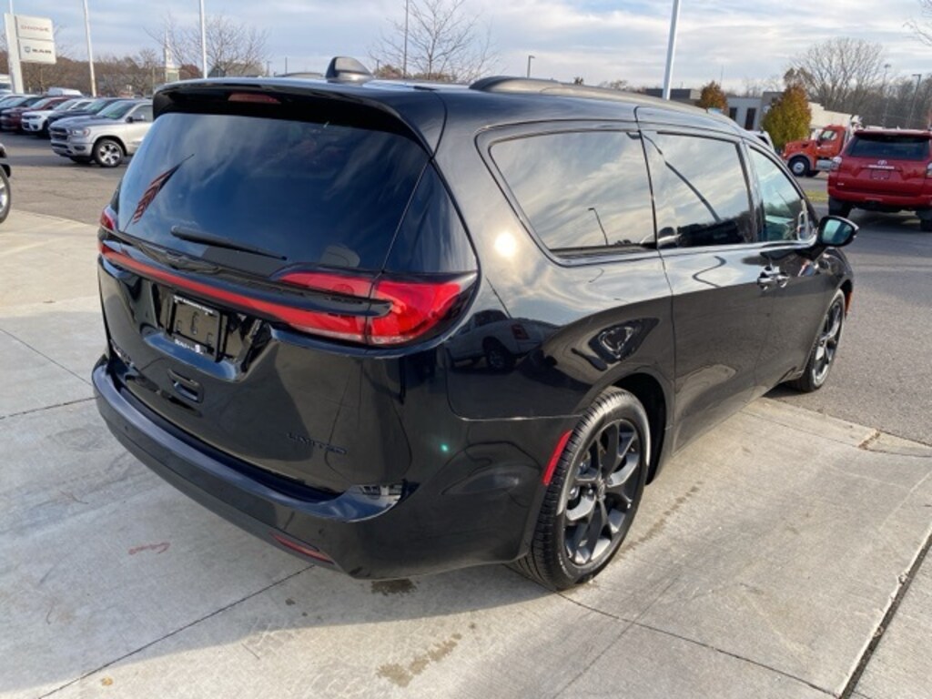 Used 2025 Chrysler Pacifica Limited Van Passenger Van