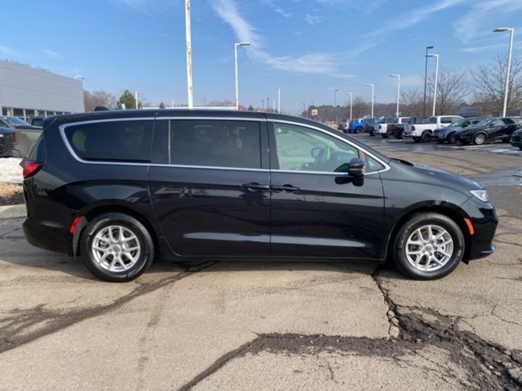 Used 2023 Chrysler Pacifica Touring L Van Passenger Van