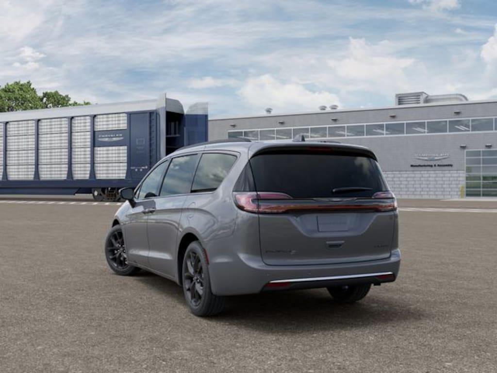 New 2025 Chrysler Pacifica Limited Van Passenger Van