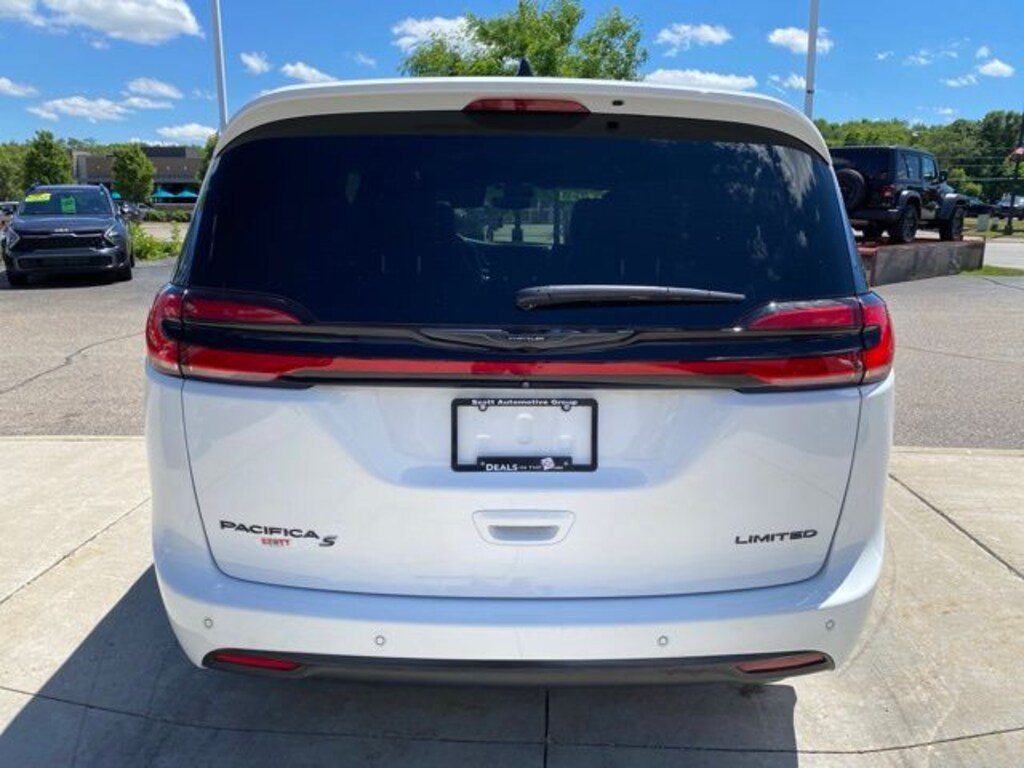 Used 2025 Chrysler Pacifica Limited Van Passenger Van