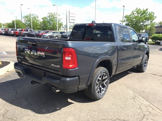2025 Ram 1500 Laramie photo 3