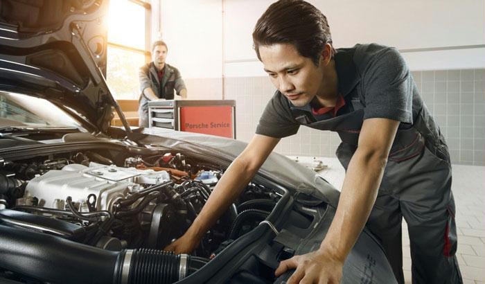 Porsche Mechanic