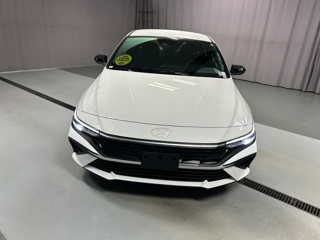 2025 Hyundai Elantra SEL Sport photo 2